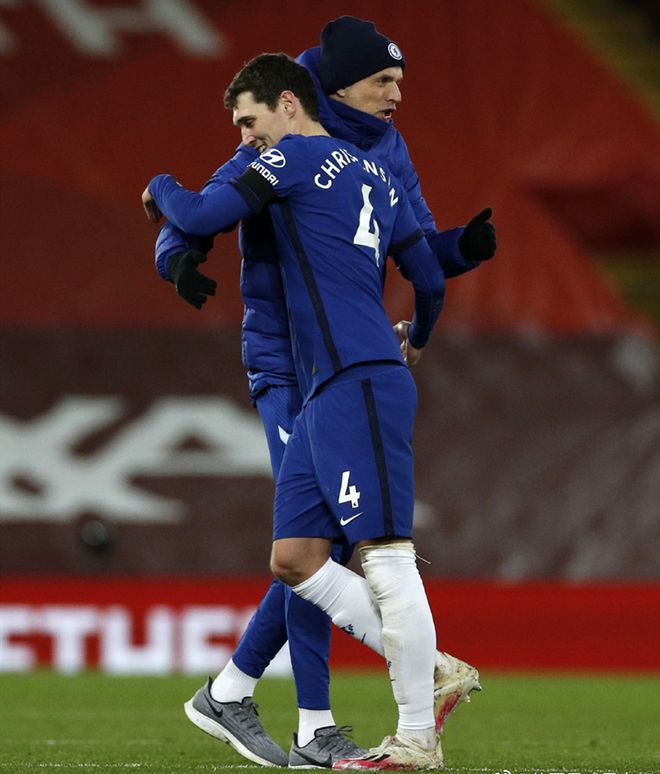 巴塞罗那训练开放日；关键战伤情更新引观众欢呼；英超在即；球探报告显示潜力的简单介绍