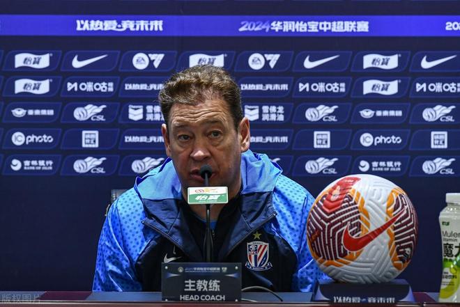 上海申花窗口期主帅复盘，志在英超名次提升，球迷炸锅，心理建设被强调的简单介绍